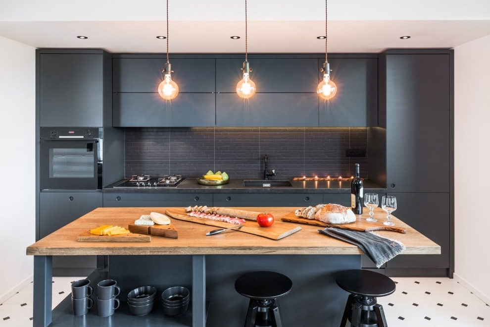 Черният цвят в интериора – как да го използвате правилно?